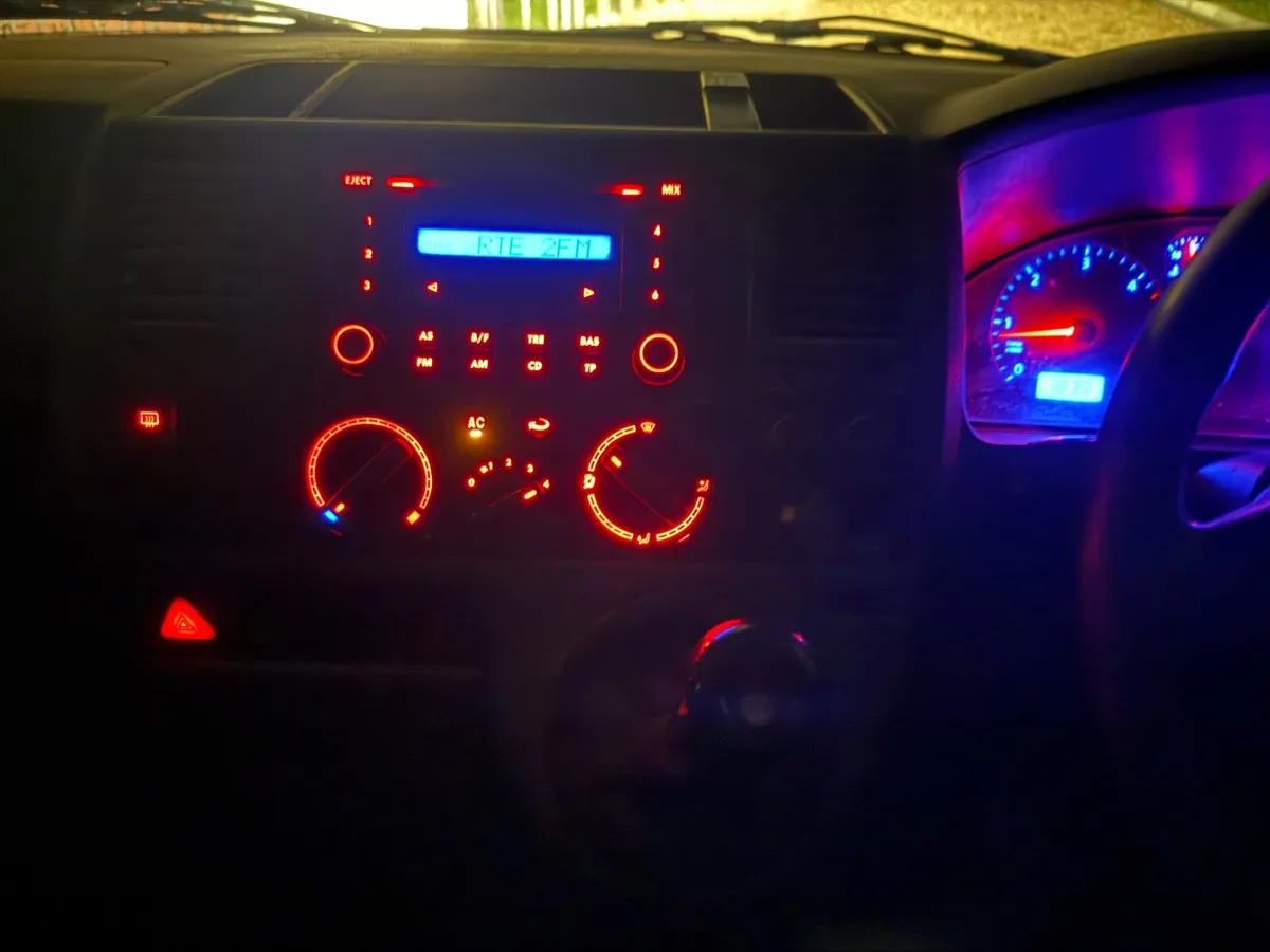 ** 4x4 **  09 VW Transporter  4MOTION - Tax & Test - Image 4