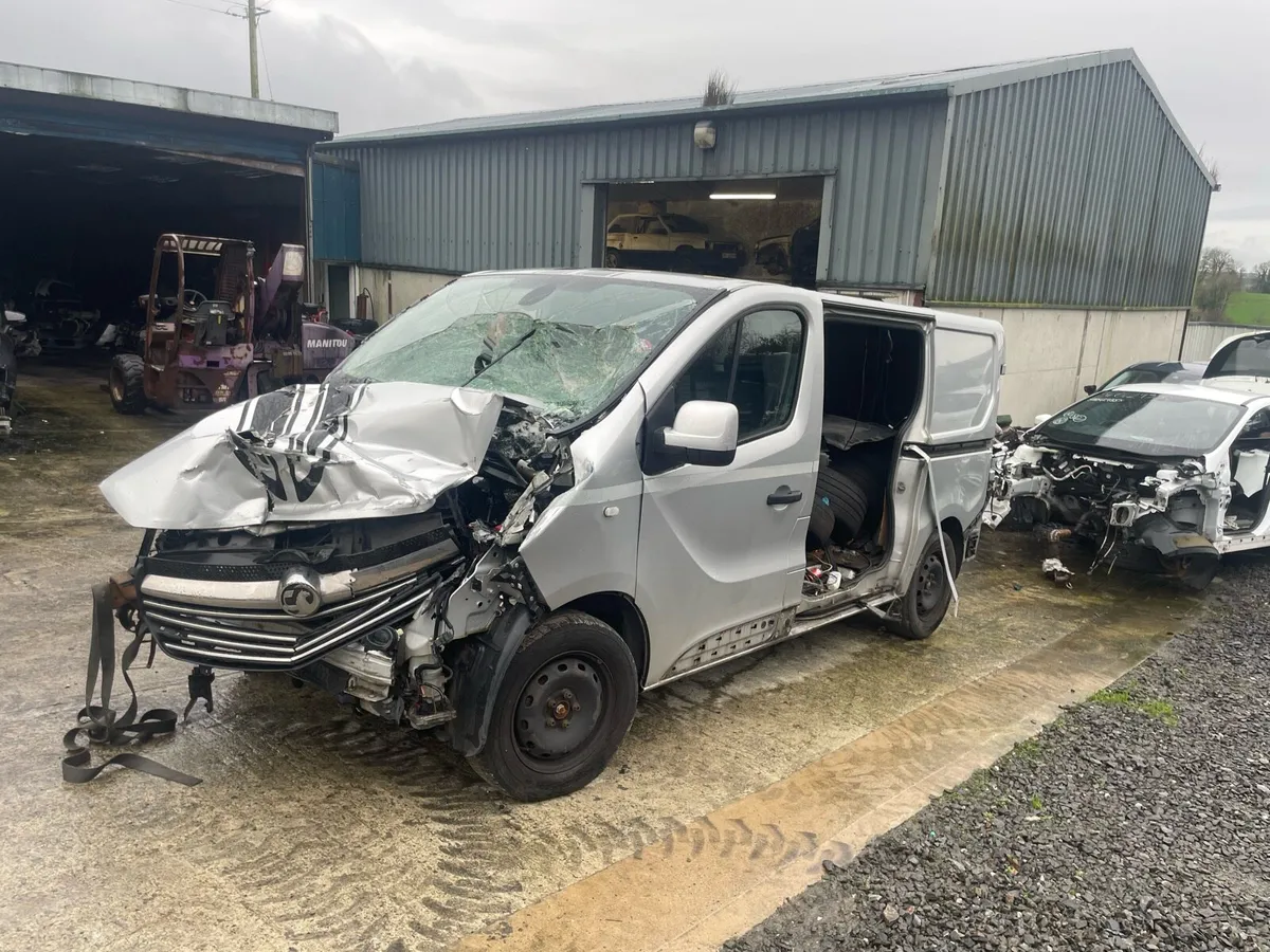 2019 Vivaro /trafic breaking - Image 2