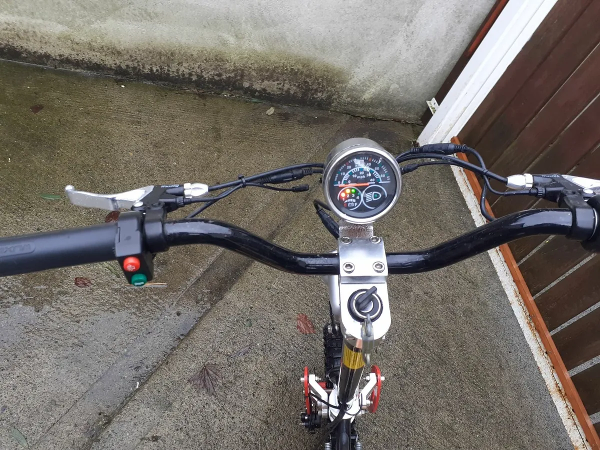 Electric scooter - Image 2