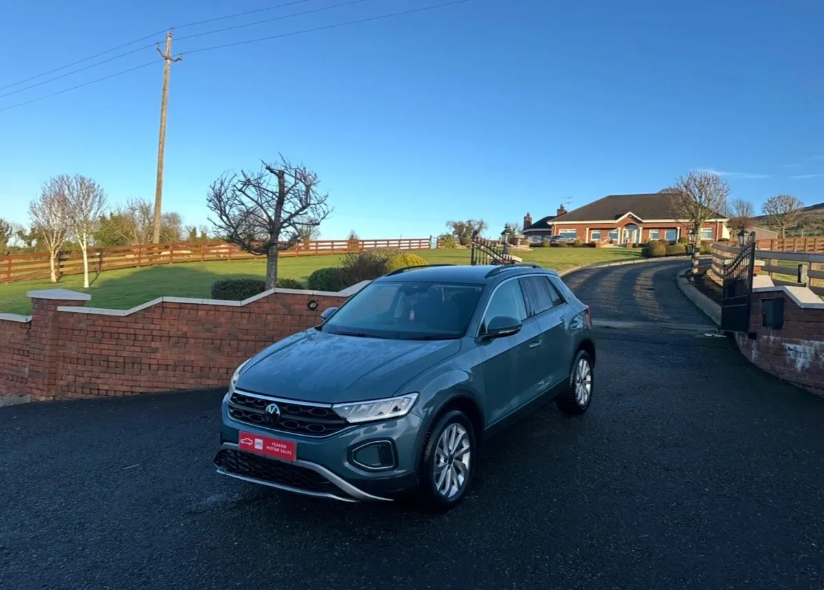 2025 Volkswagen T Roc - Image 2