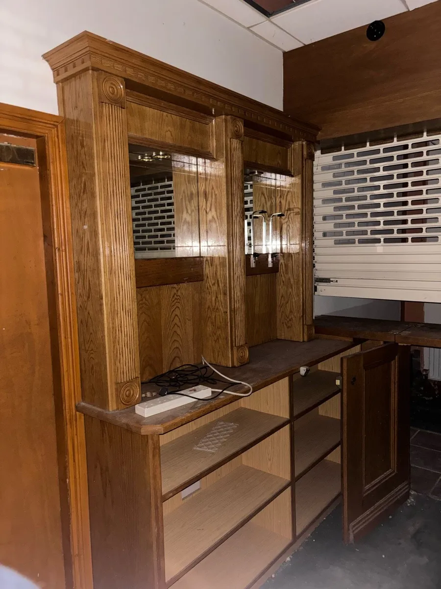 Elegant Solid Wood Bar from Prestigious Golf Club - Image 4