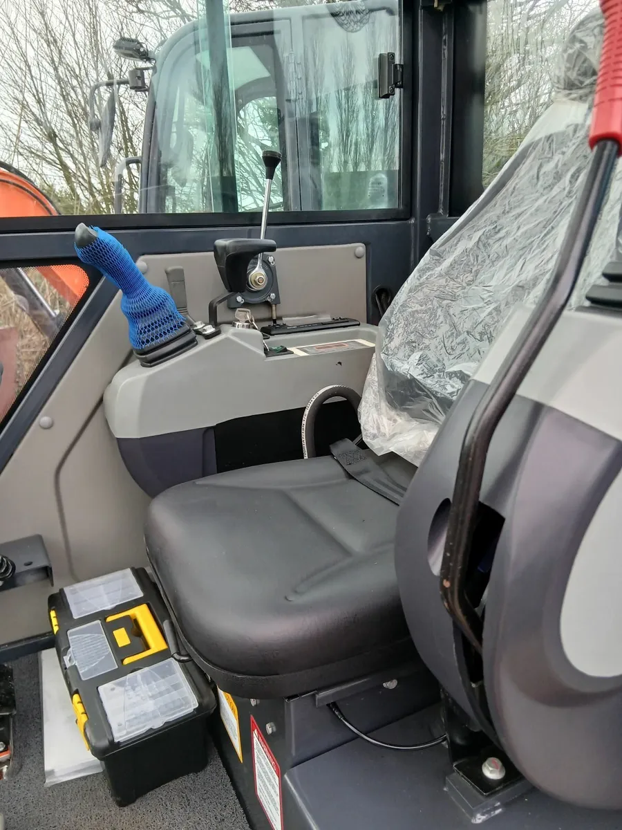 2 ton digger,  Kubota engine,  NEW!! - Image 3