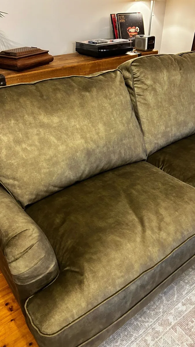 3 seater velvet couch x2 - Image 2