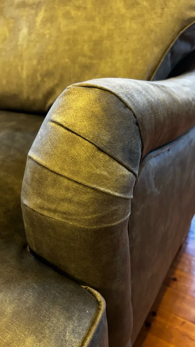 3 seater velvet couch x2 - Image 3