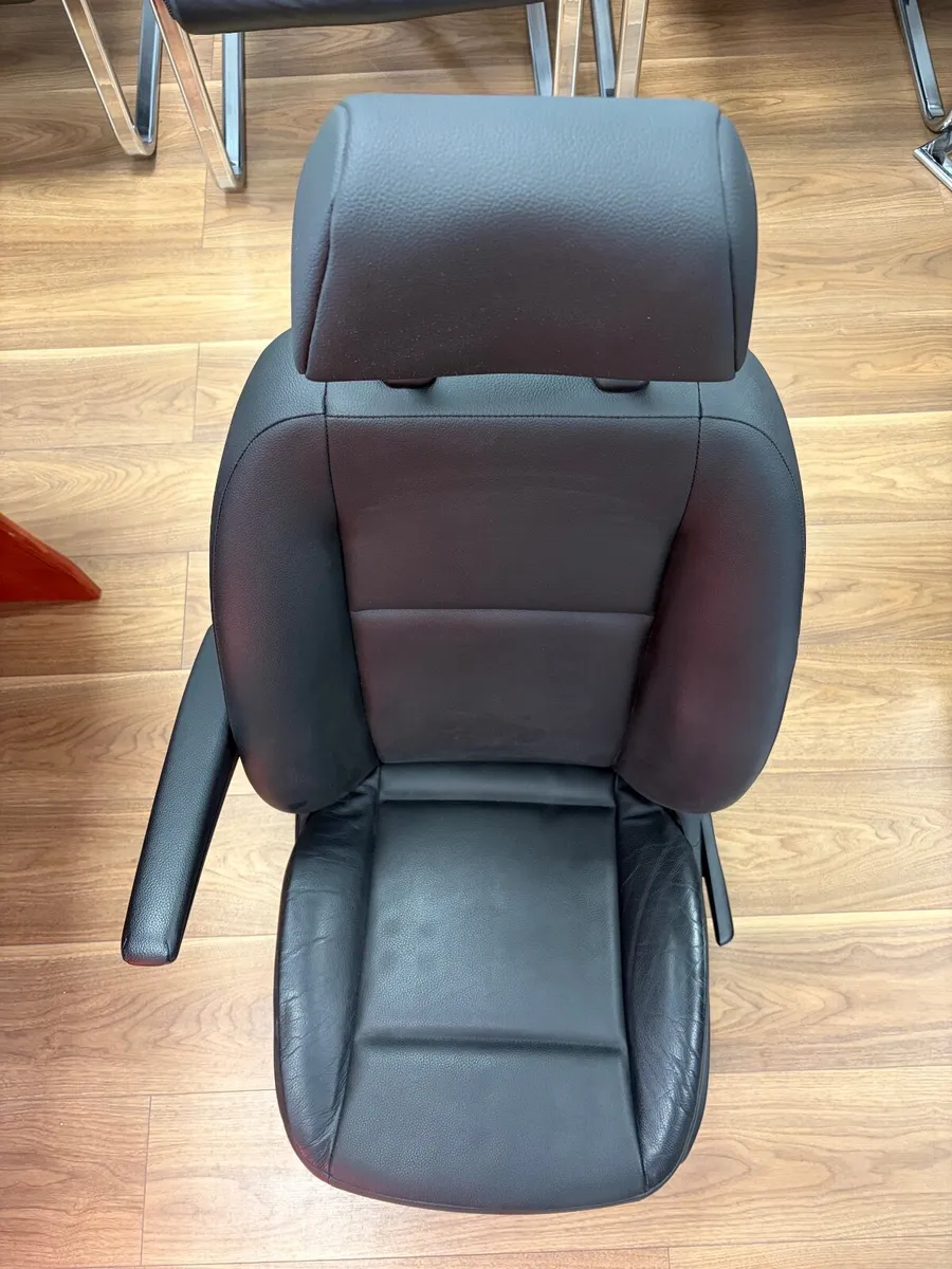 Front Seats - MB Sprinter 2022- Captain - Image 2