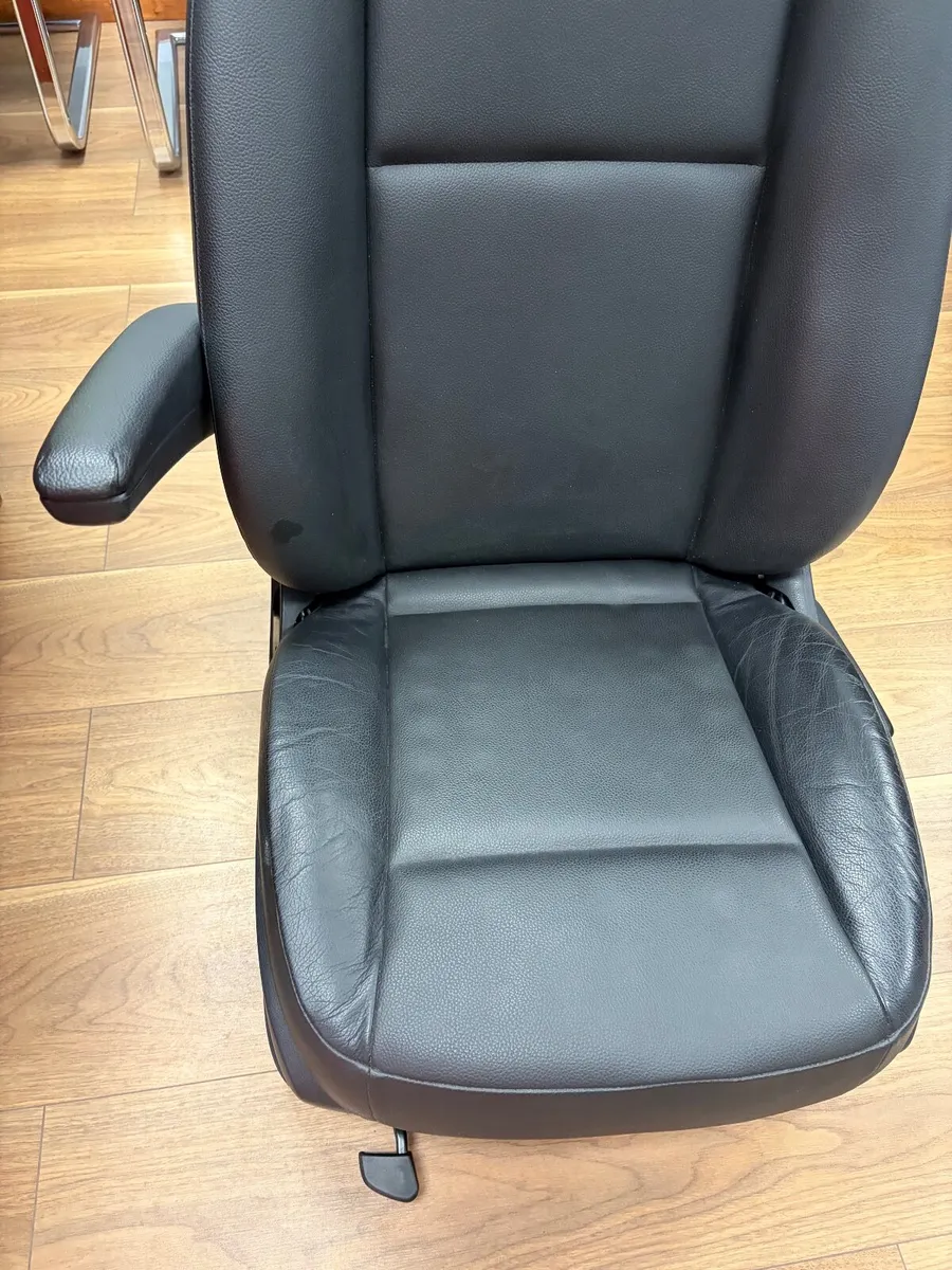 Front Seats - MB Sprinter 2022- Captain - Image 3