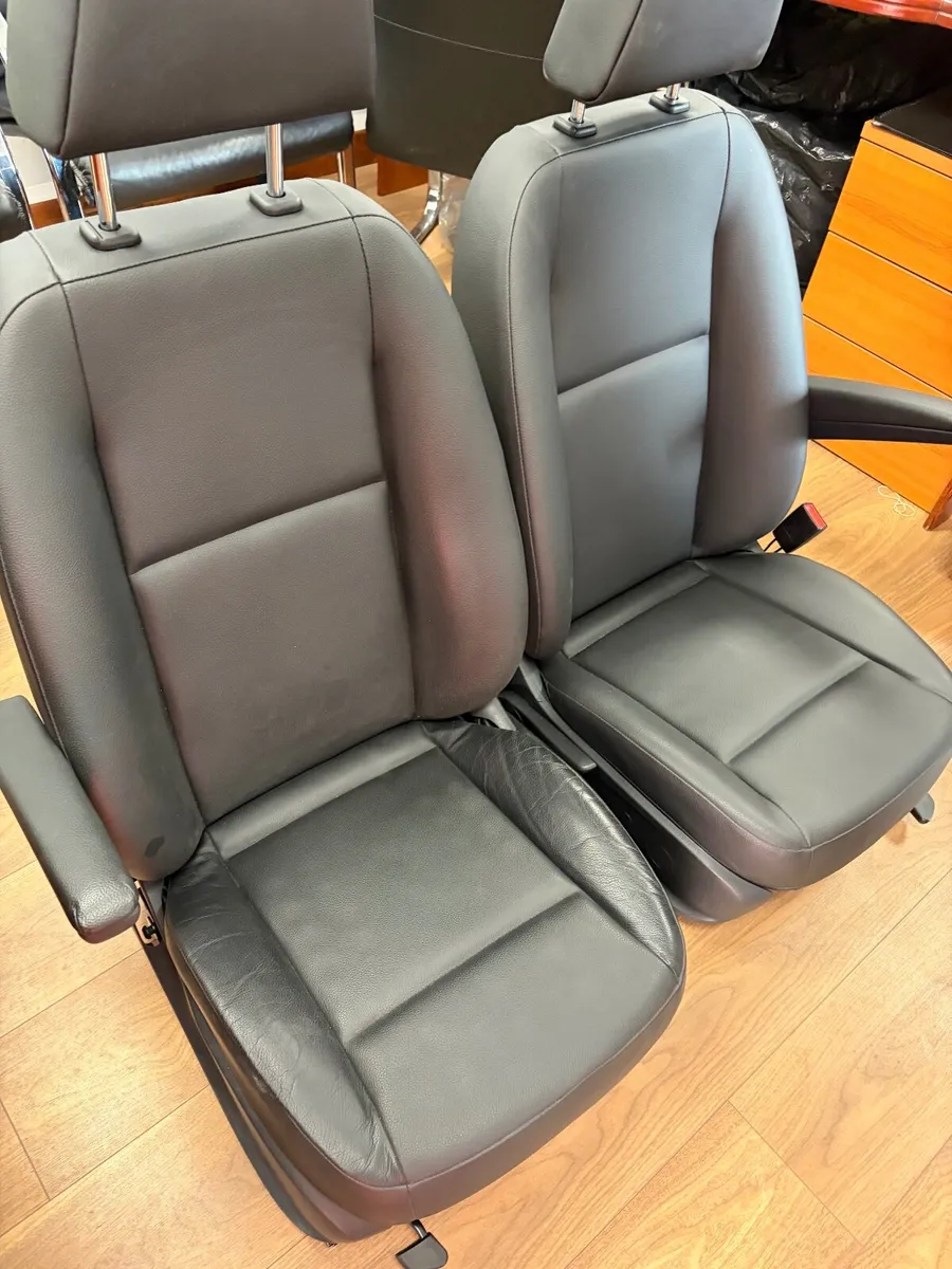 Front Seats - MB Sprinter 2022- Captain - Image 1