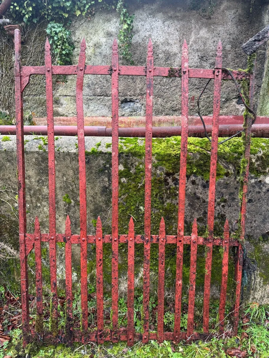 Antique Gate Entrance Set - Image 2