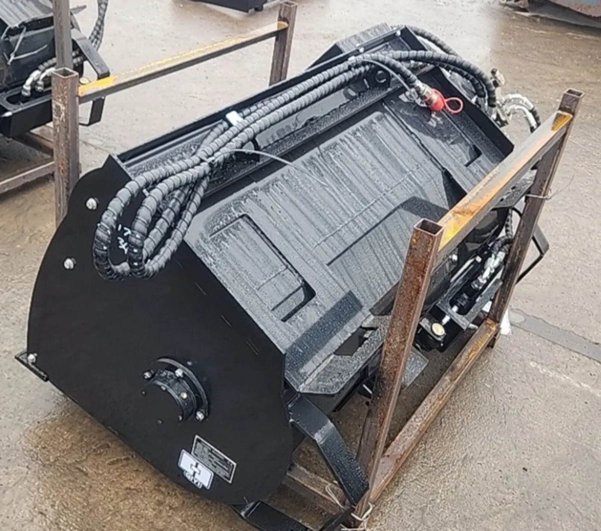 Concrete mixing bucket to suit skidsteer - Image 4