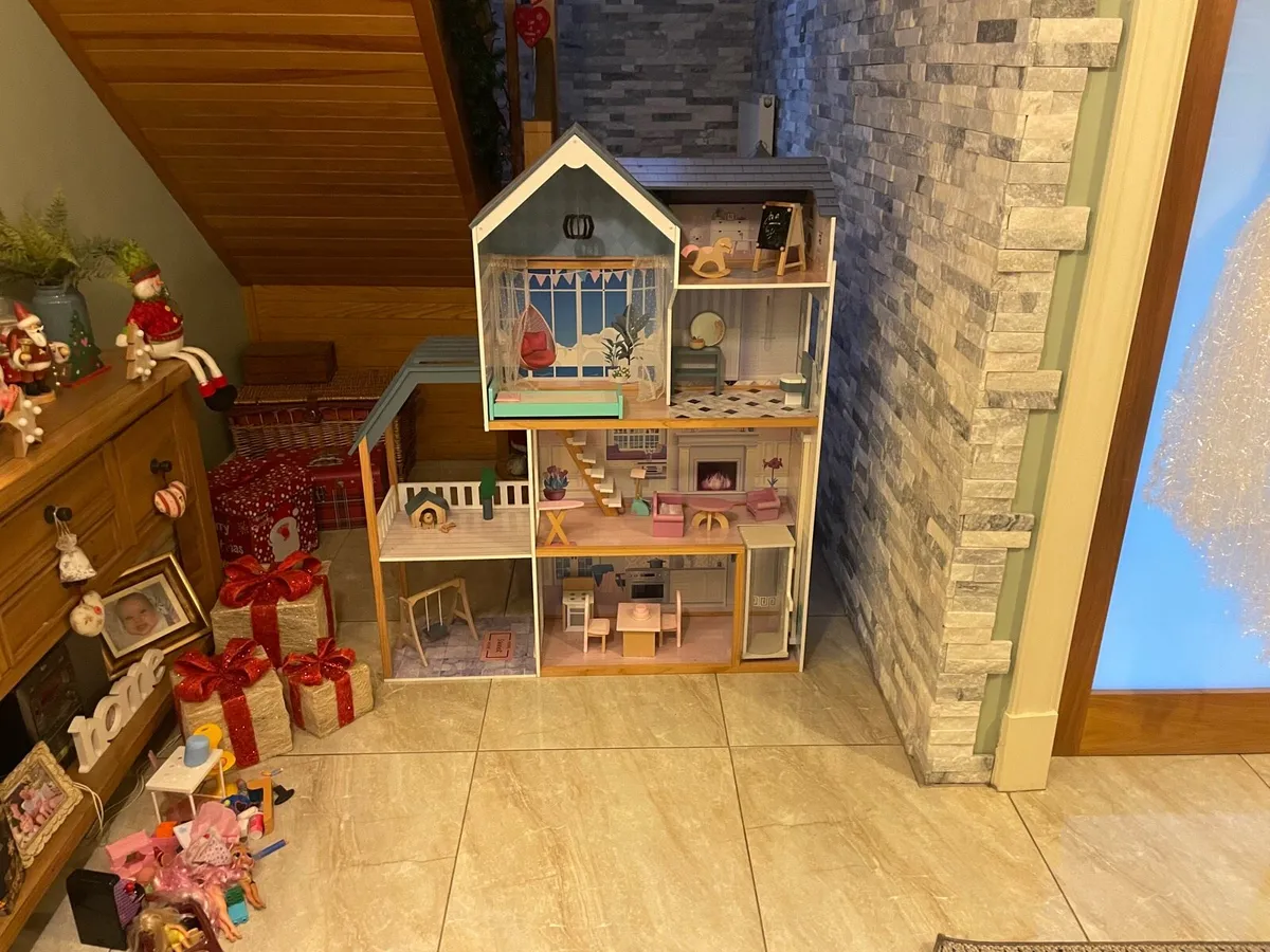 Wooden Dolls House - Image 1