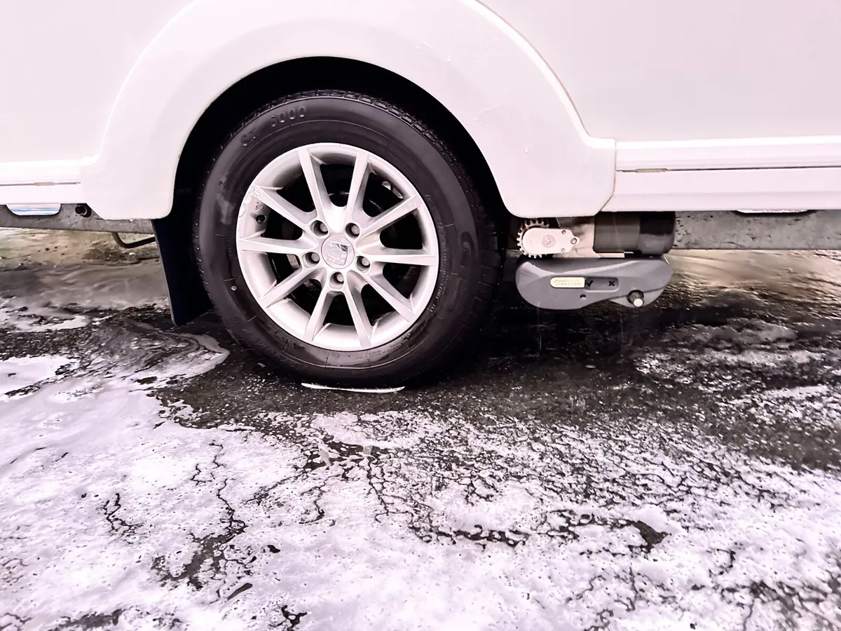 ✨2020 COACHMAN VIP 545 4 BERTH FIXED SINGLE BEDS ✨ - Image 3