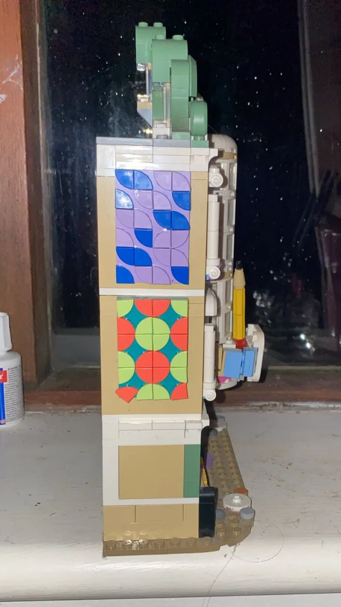 LEGO Friends 41711 Emma’s Art School (Retired) - Image 4