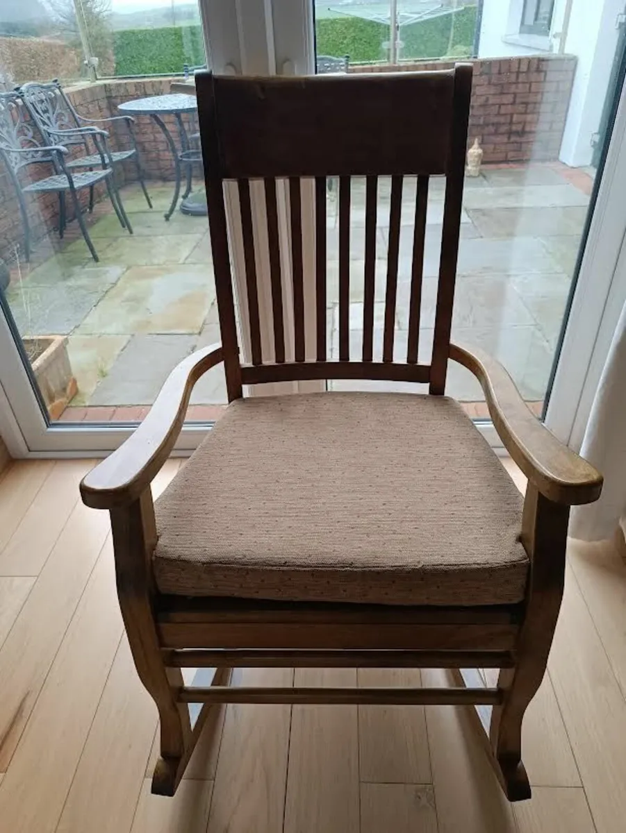 Solid oak rocking chair - Image 1