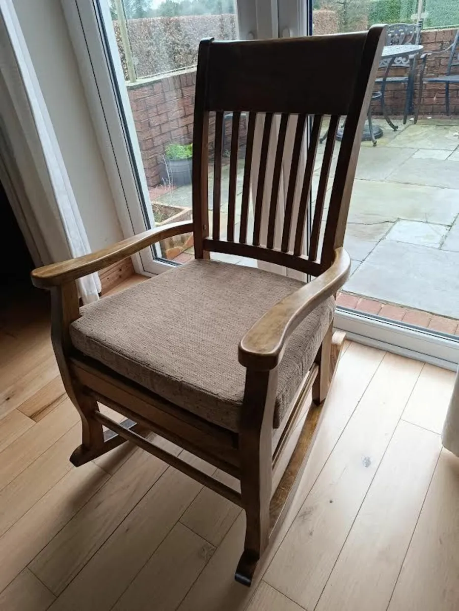 Solid oak rocking chair - Image 2