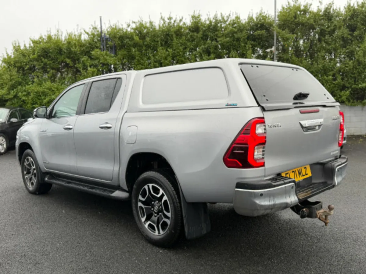 Toyota Hilux INVINCIBLE 4WD D-4D DCB - Image 4