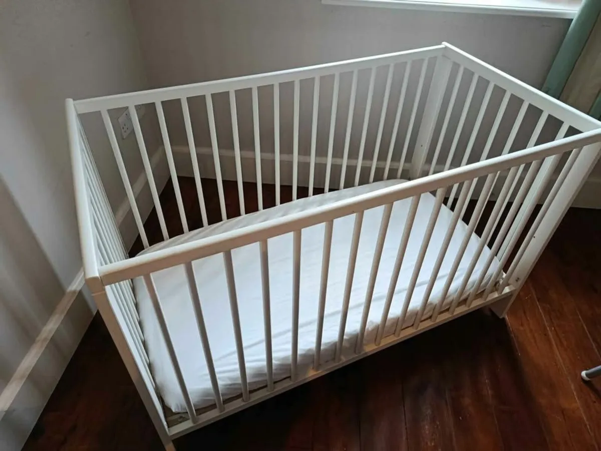 Gulliver Baby Cot - Image 1