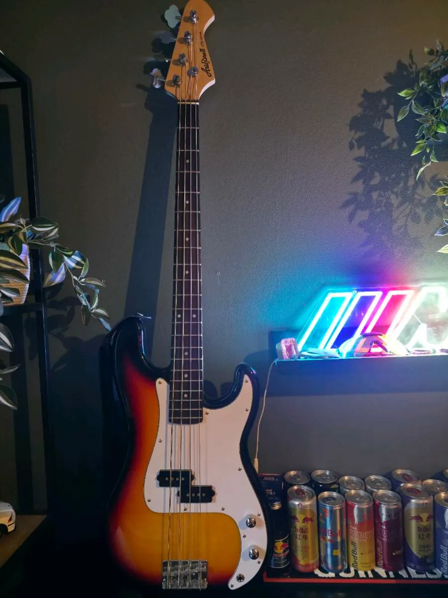 Electric guitar a d amp - Image 1