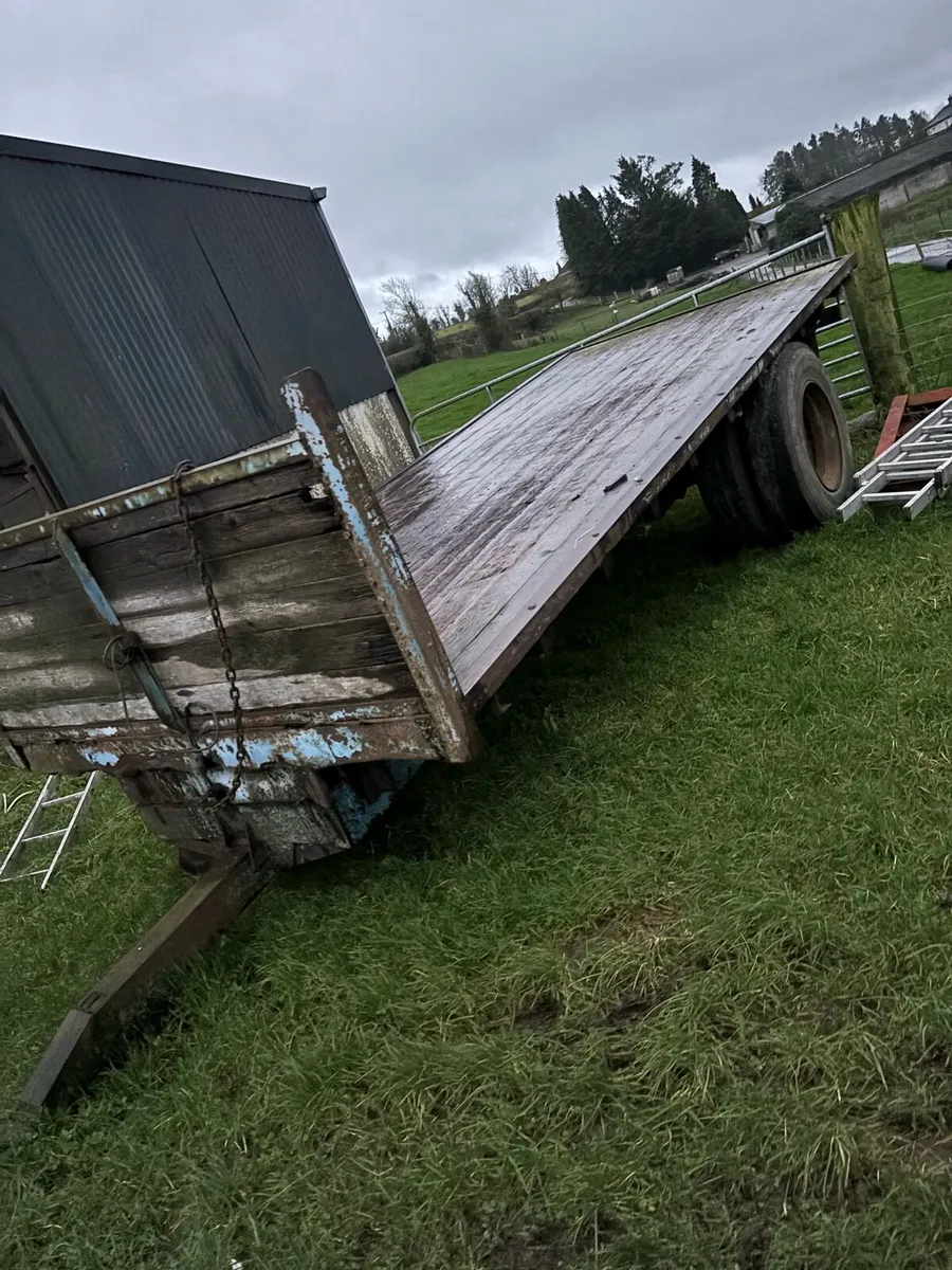 Bale trailer - Image 1