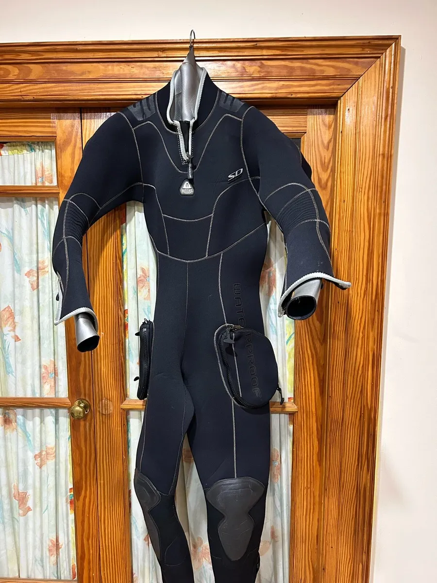 Semidry 7 mm , women’s size 18 , hardly used - Image 1