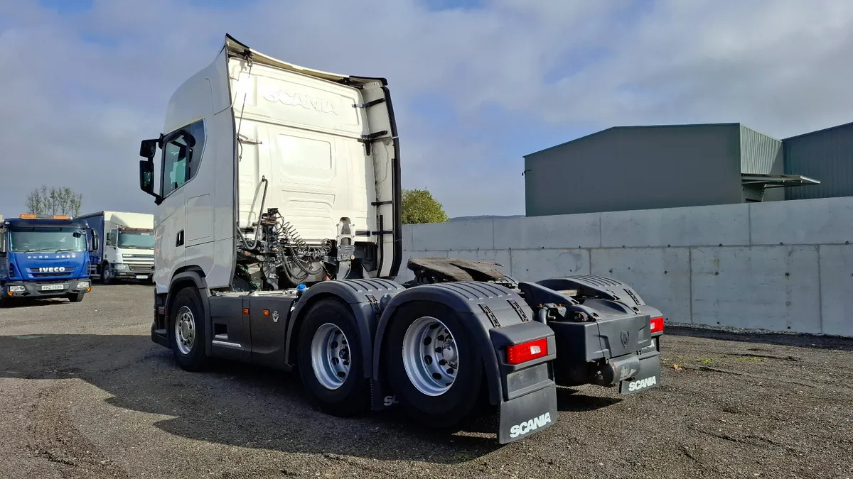 2018 Scania S580 , 6x2  Twin Wheel Tag Lift Axle . - Image 4