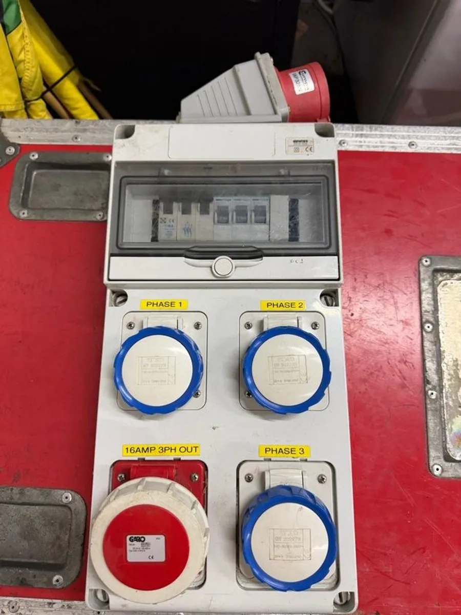 32a 3 Phase Power Distributor - Image 1