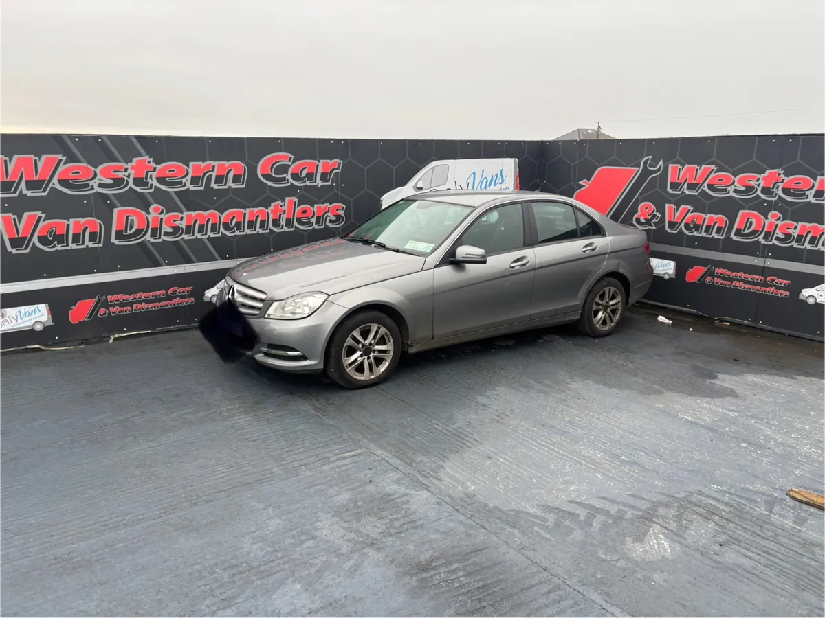 132 Mercedes c-class 220d for dismantling