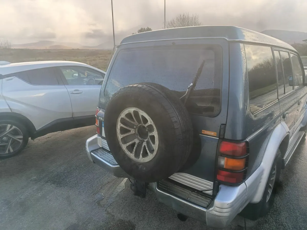Mitsubishi Pajero 1993 - Image 2