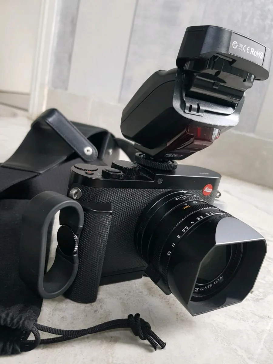 Beginner photographer, photographer's assistant