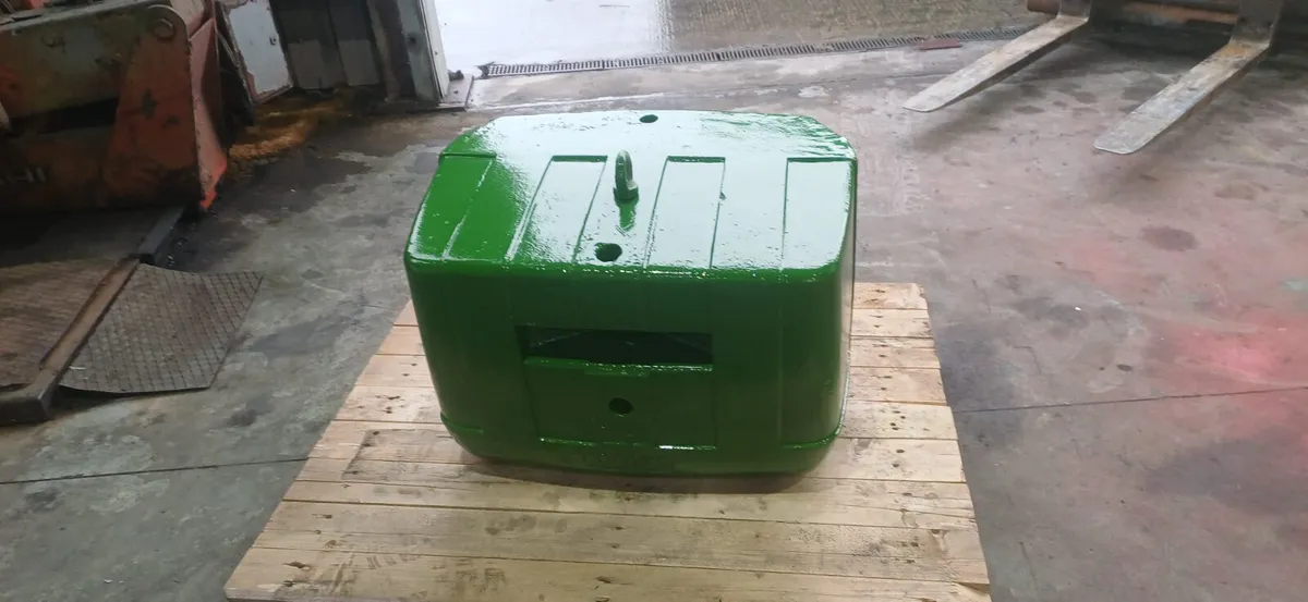John Deere 1000kg Weight - Image 1