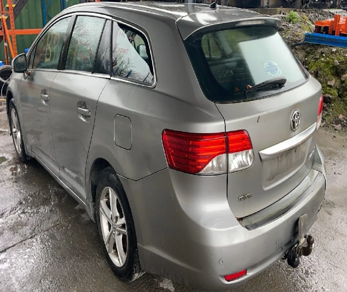 2012 Toyota Avensis for Breaking/Dismantling - Image 4