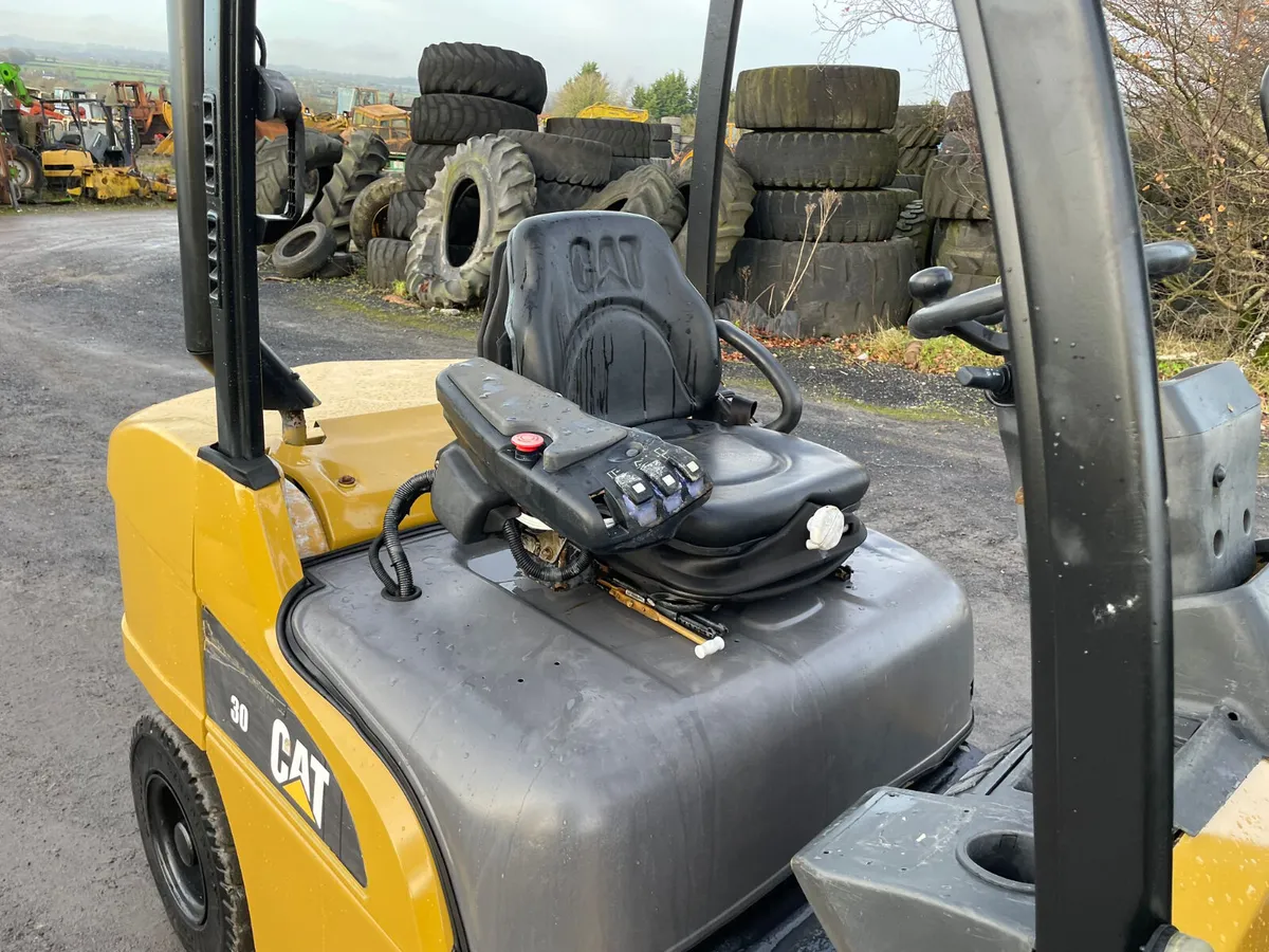 CAT 3 Ton Diesel Forklift - Image 2