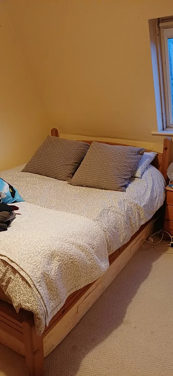 5ft king size wooden pine bed frame - Image 1