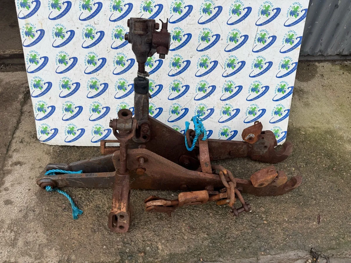 Massey Ferguson 399 Rear Lift Hook Arms - Image 1