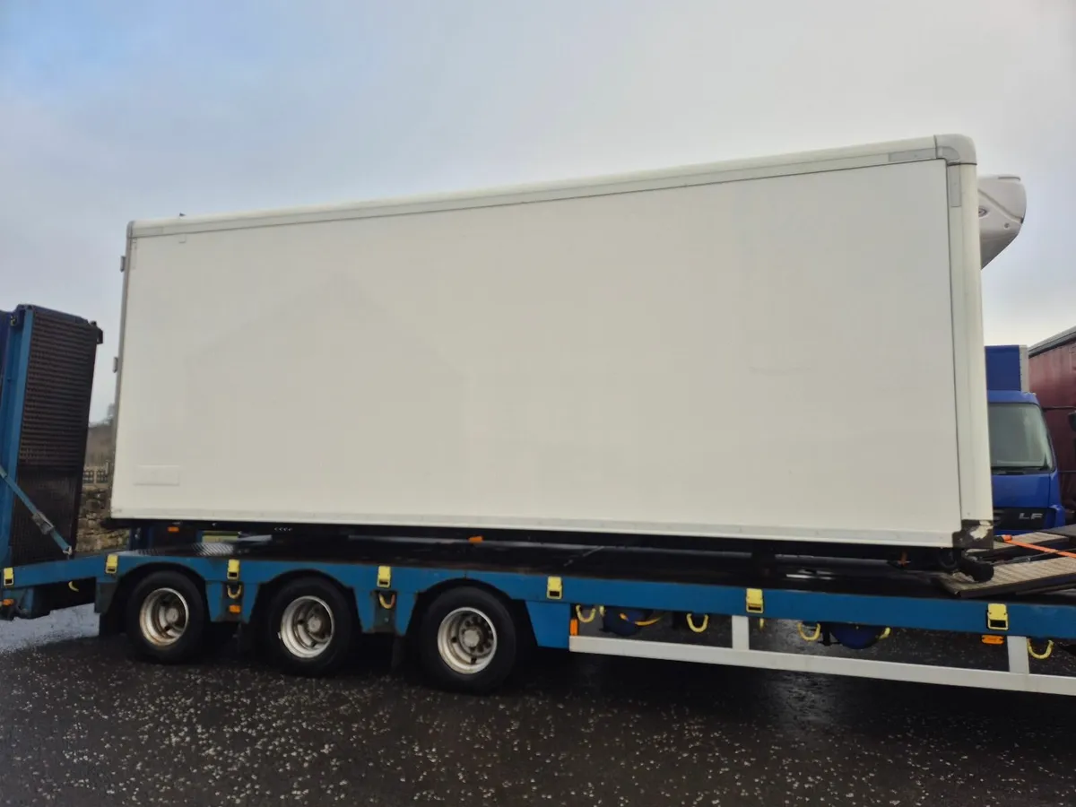 2019 Gray & Adams 22ft Triple Door Fridge - Image 2