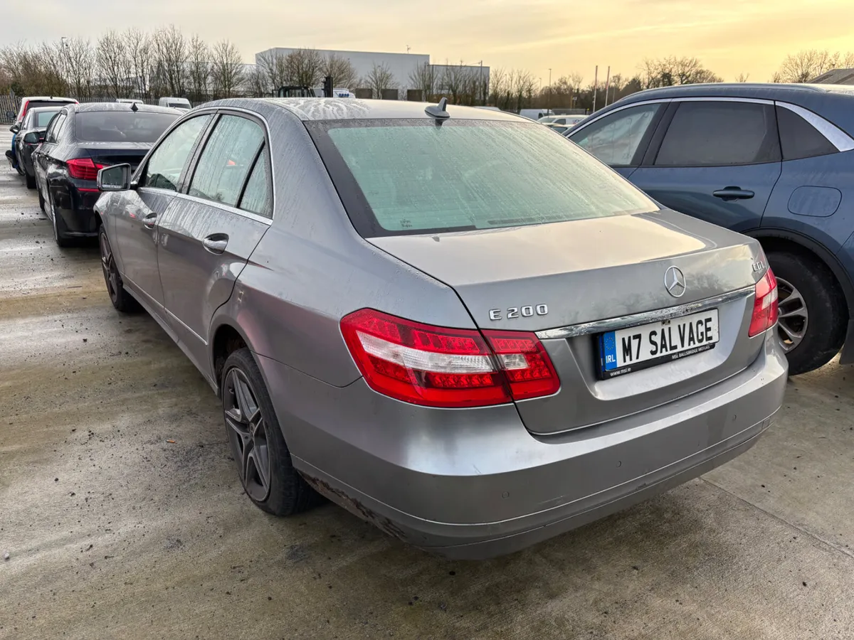 13 E200d 2.1 Diesel Auto 260km Starting - Image 4
