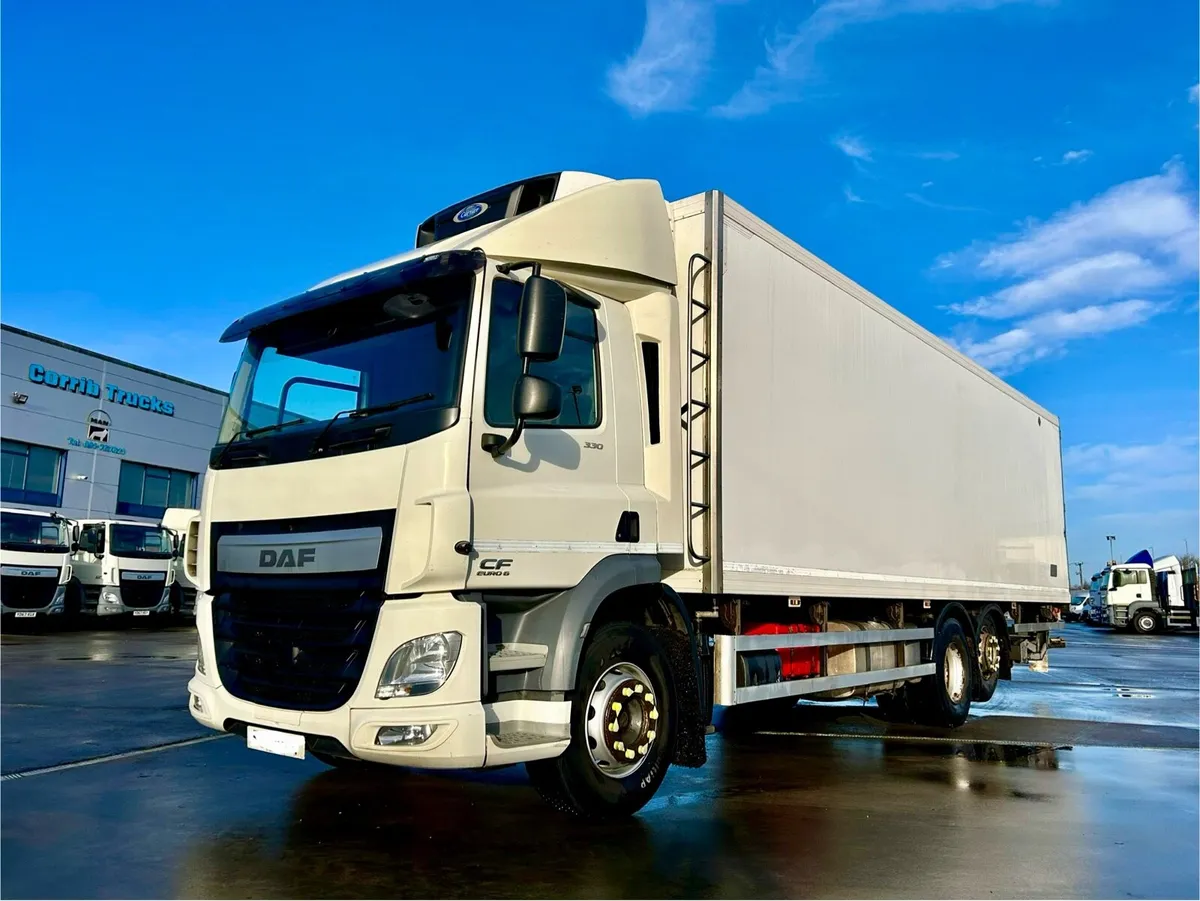 Daf CF330 6x2 - Image 1