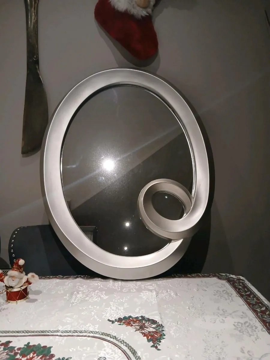 Framed mirror - Image 1