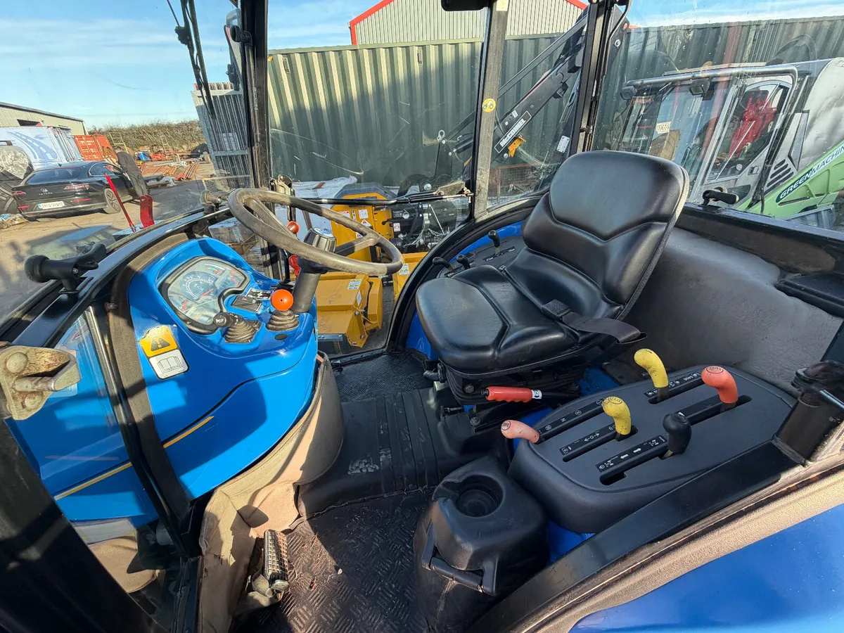 2009 tc40tc New Holland like new - Image 3