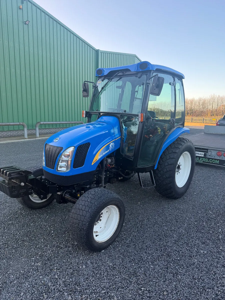 2009 tc40tc New Holland like new - Image 1