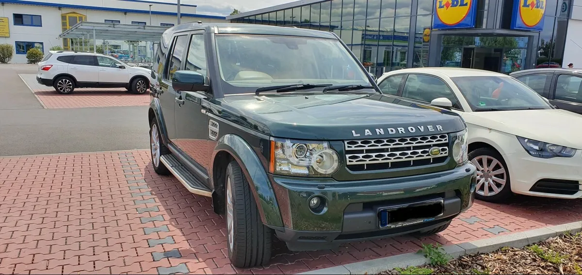 Land Rover Discovery SDV6 XS 5 Seater Crew Cab Com - Image 1