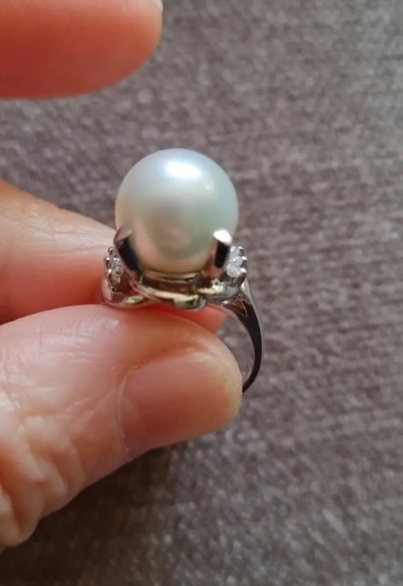 Genuine Platinum pt 850 Saltwater Pearl Ring - Image 1
