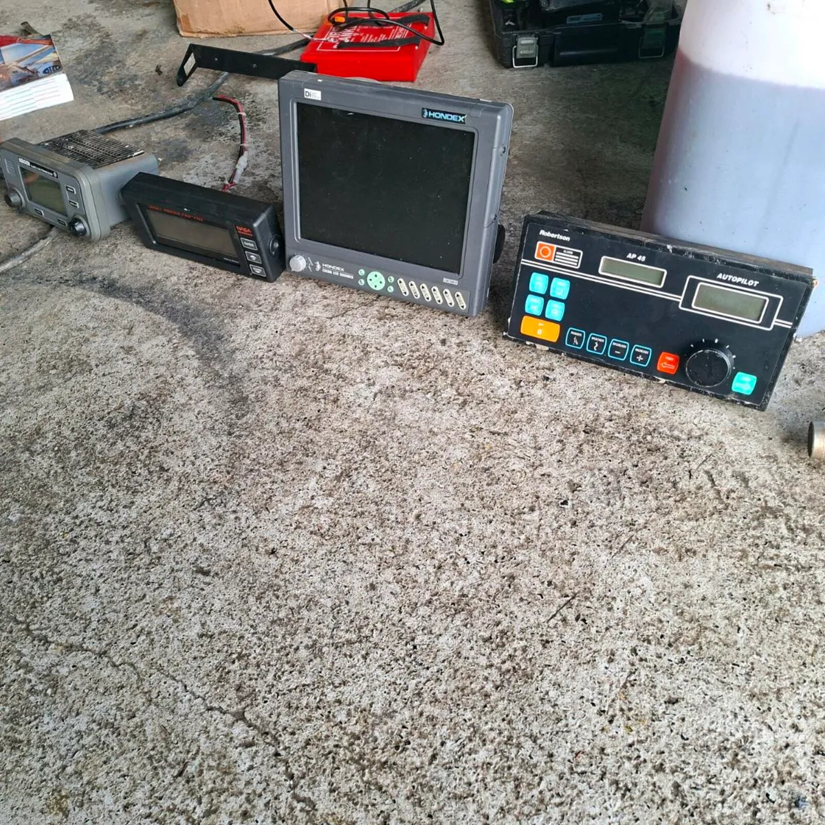 Boat fish finder and navigation - Image 1