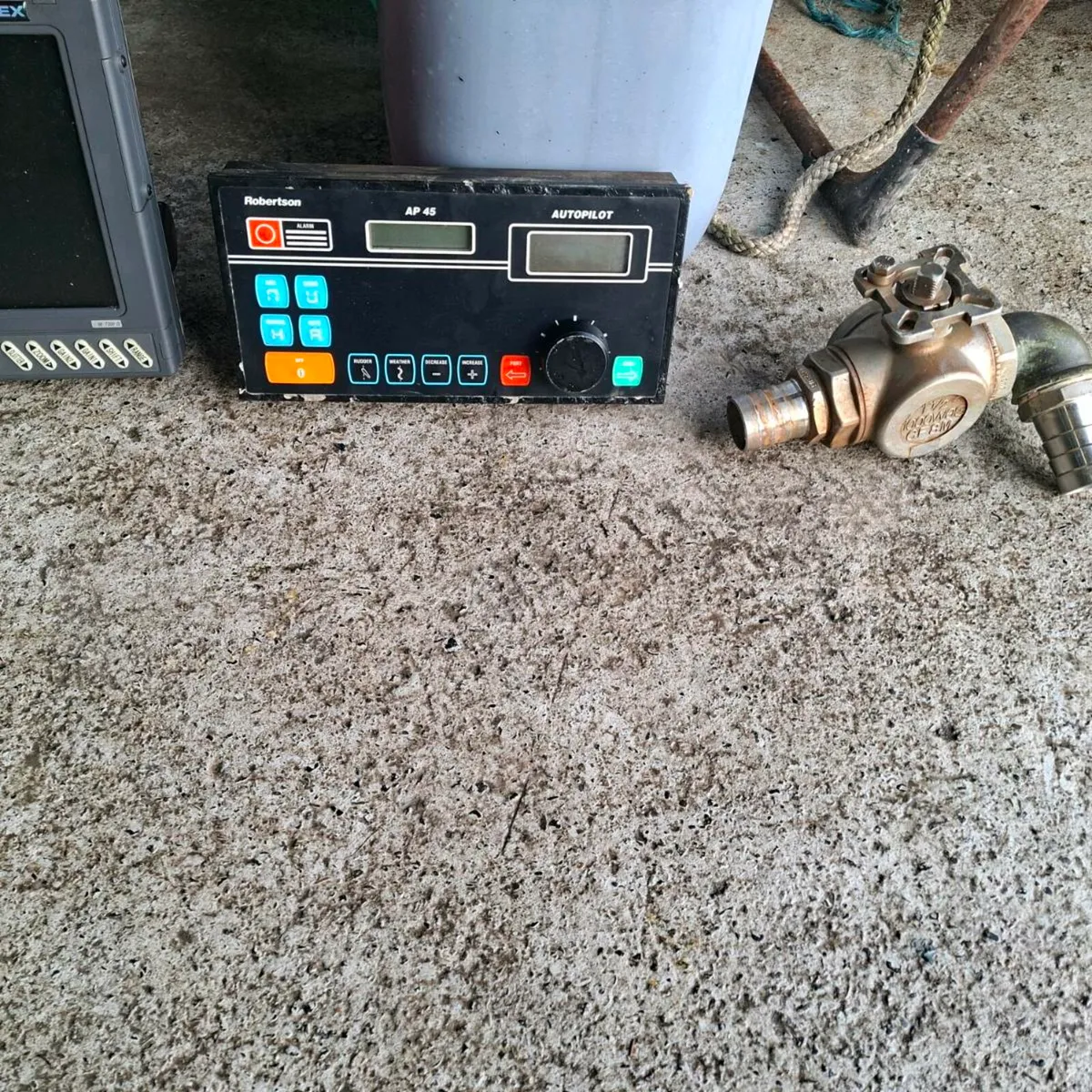 Boat fish finder and navigation - Image 3