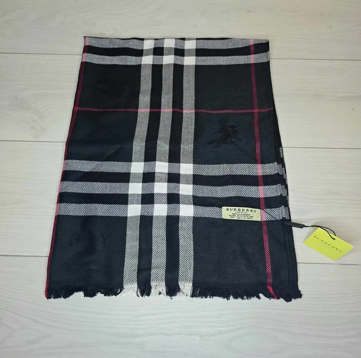 Unisex Burberry 100% Cashmere shawl, scarf - Image 3