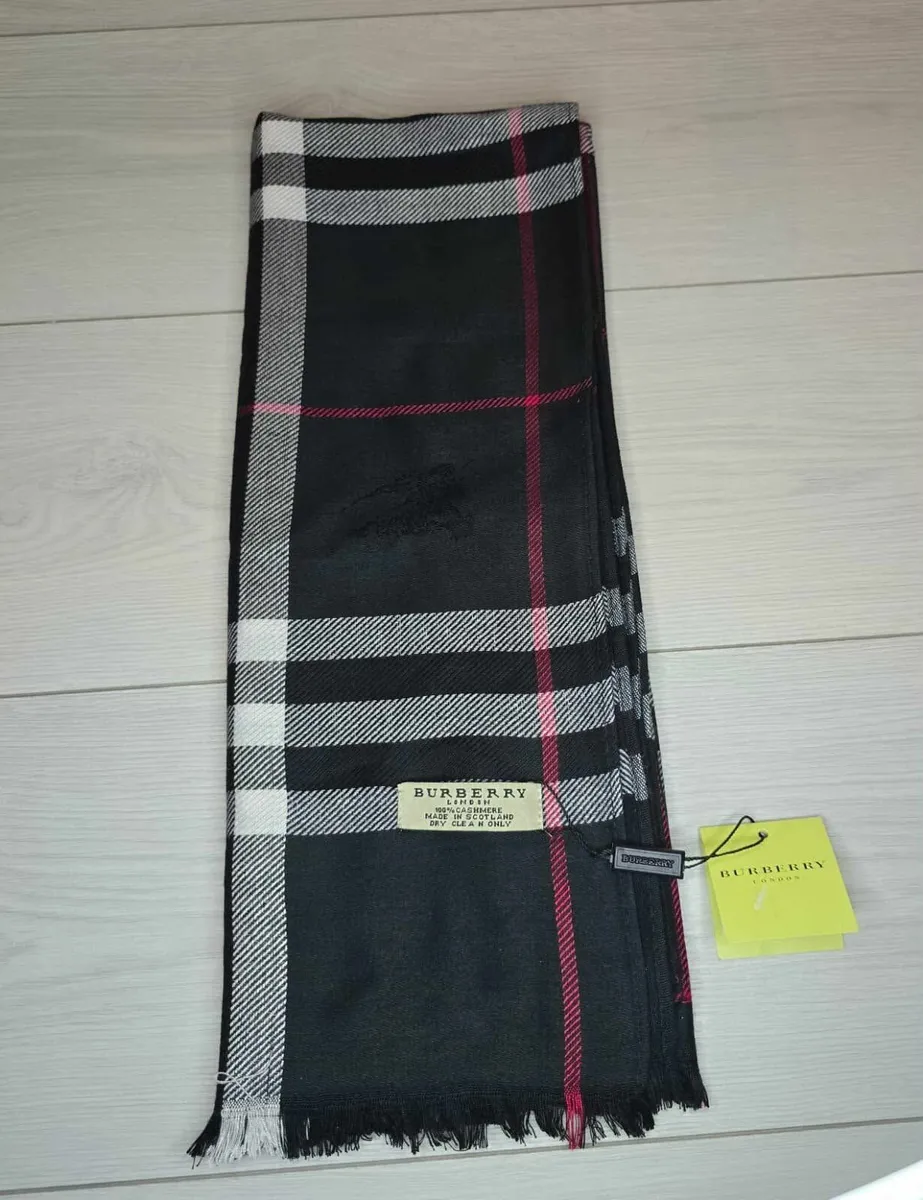 Unisex Burberry 100% Cashmere shawl, scarf - Image 2