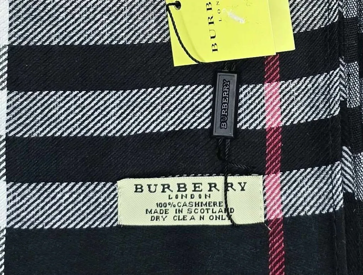 Unisex Burberry 100% Cashmere shawl, scarf - Image 1