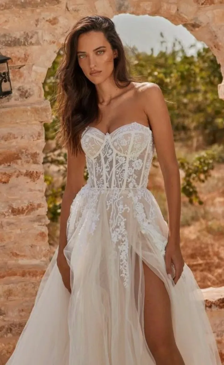 Couture Style Wedding Dress and Veil Size 6 - 8 - Image 2