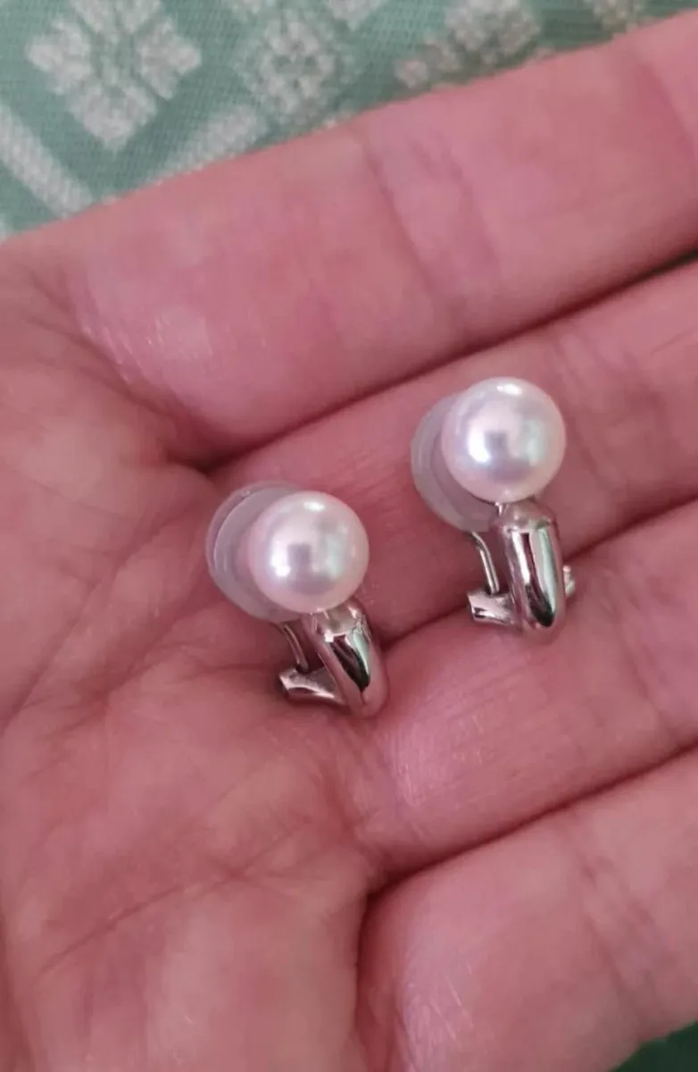 Japanese Platinum pt900 Akoya Pearl Earrings - Image 3