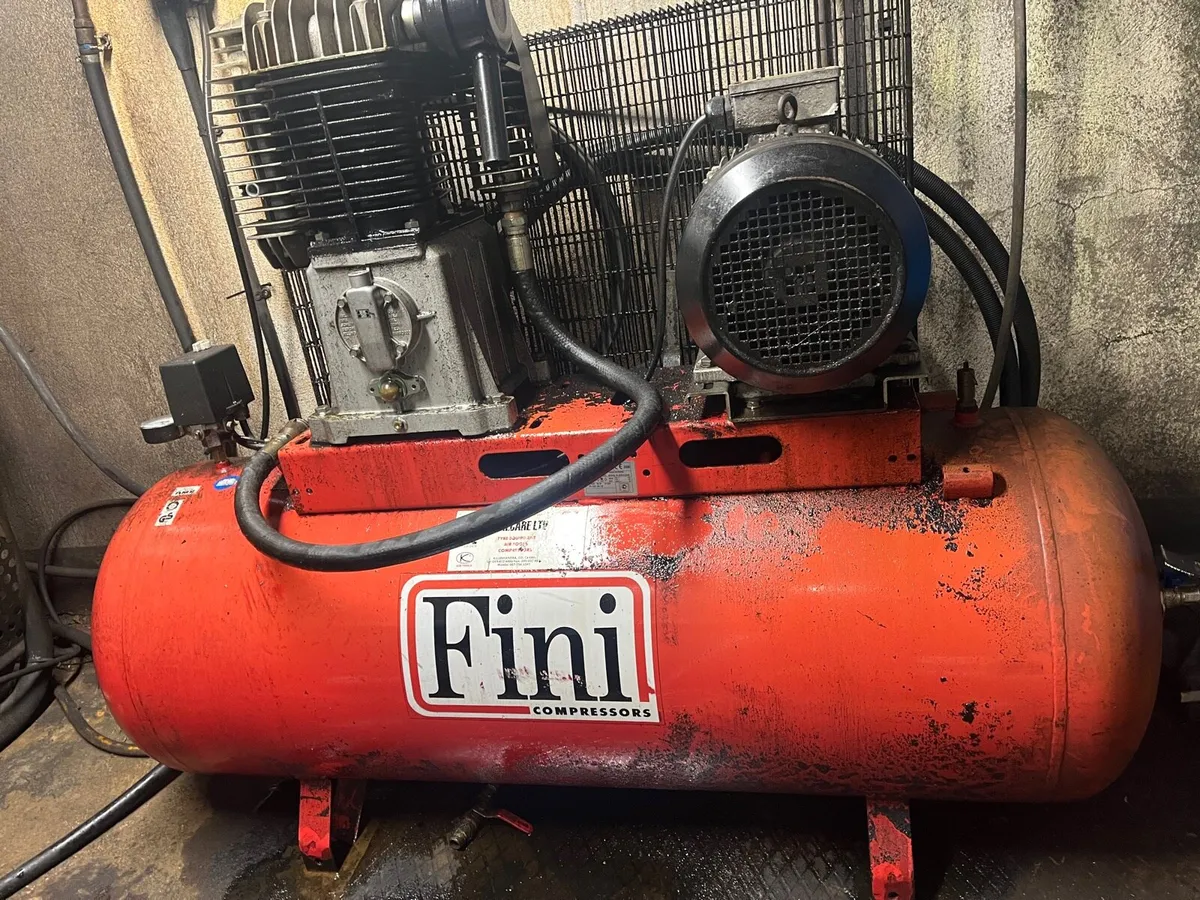 Air compressor - Image 1