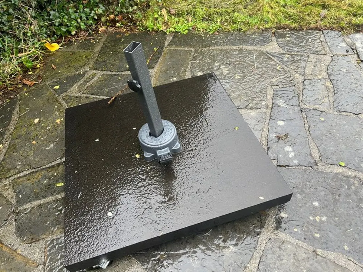 Cantilever Parasol - Image 4